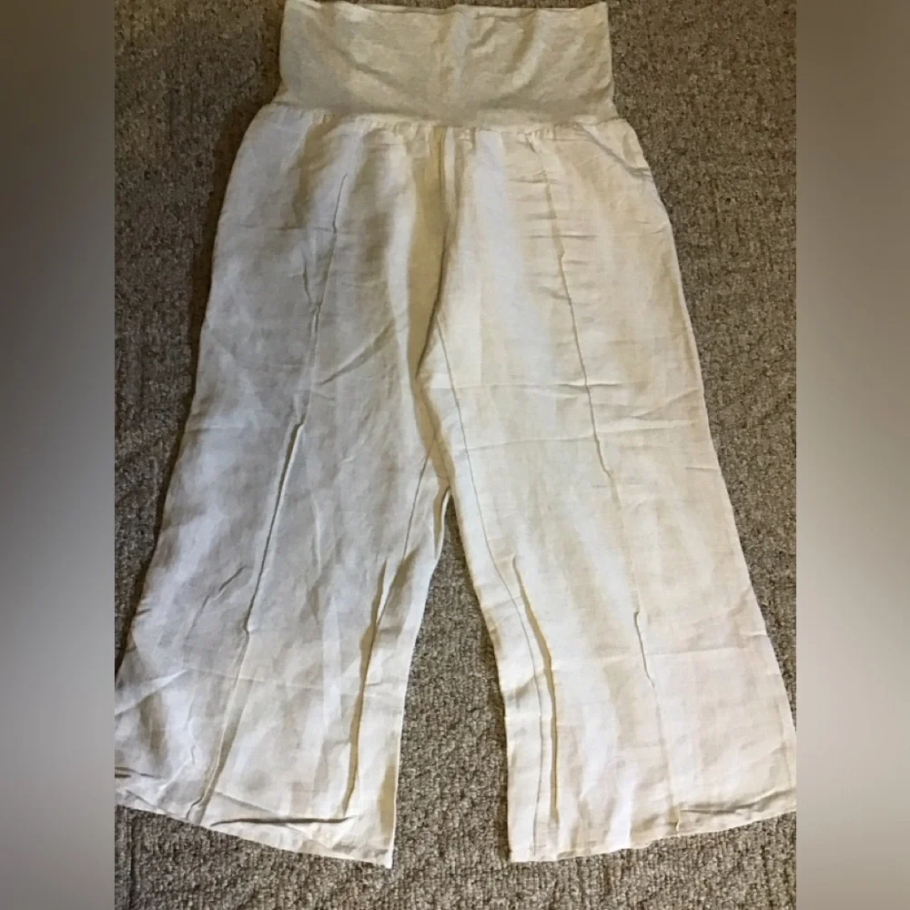 Woman’s size medium, just living linen slacks
